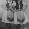 Kalocsai Jolán fiatal lányként (jobbra)