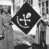 Magyar katonák a csetnikektől zsákmányolt zászlóval Bácskában, 1941